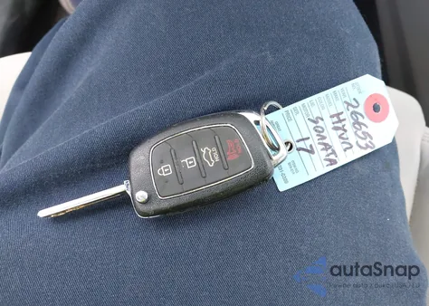 2017 Hyundai Sonata z USA, uszkodzony, nr VIN 5NPE24AF4HH587635